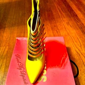 💛💛 lemon, lime pointy toe Mary Jane style, patent leather stiletto pump💛💛